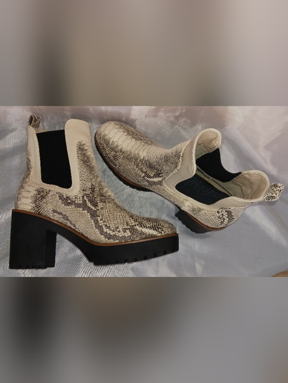 "Chinese Laundry" Snake-Print Chelsea Ankle Boot w/ Chunky Black Heel-Sz 10
